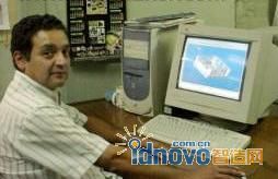 Ricardo Espinoza 在辦公室